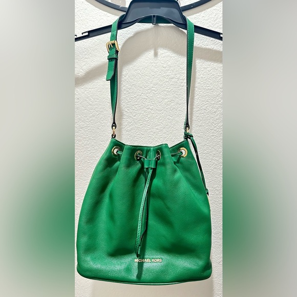MK Bucket Bag - Picture 2 of 15